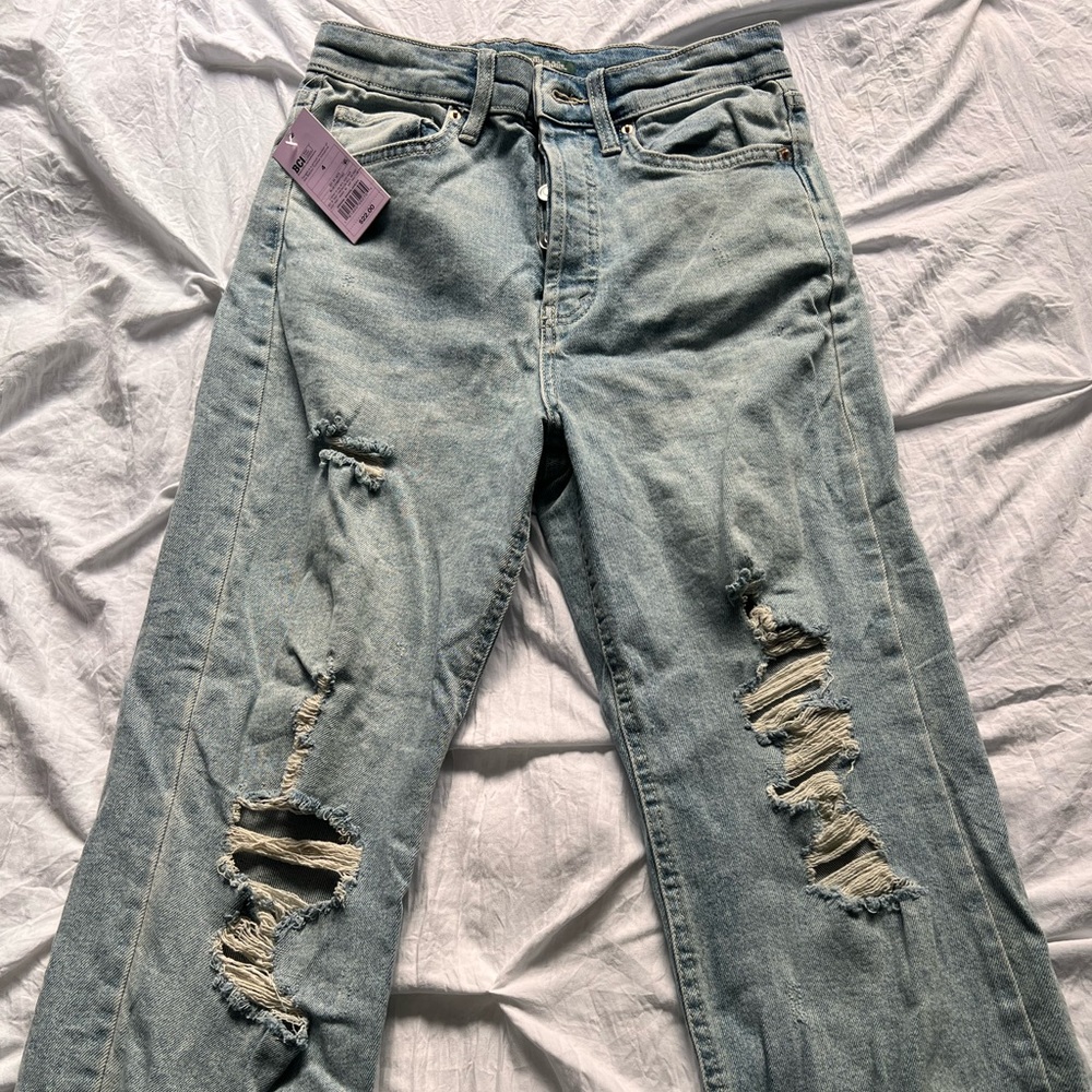 Wild Fable NWT size 4 straight leg ripped jeans